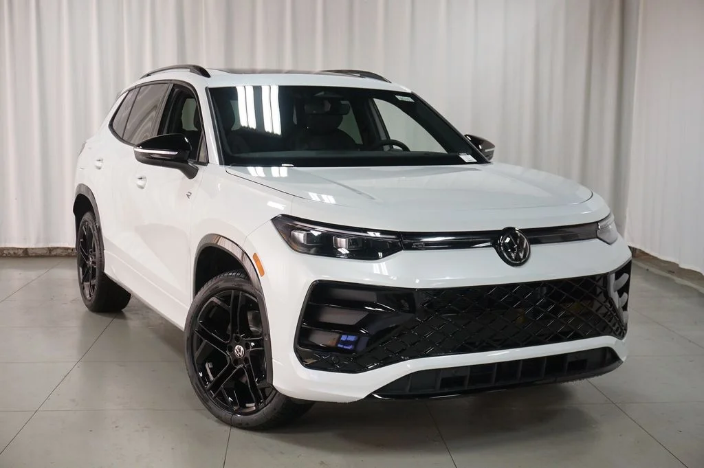 New 2026 White Volkswagen 2.0T SE R-Line Black image 4