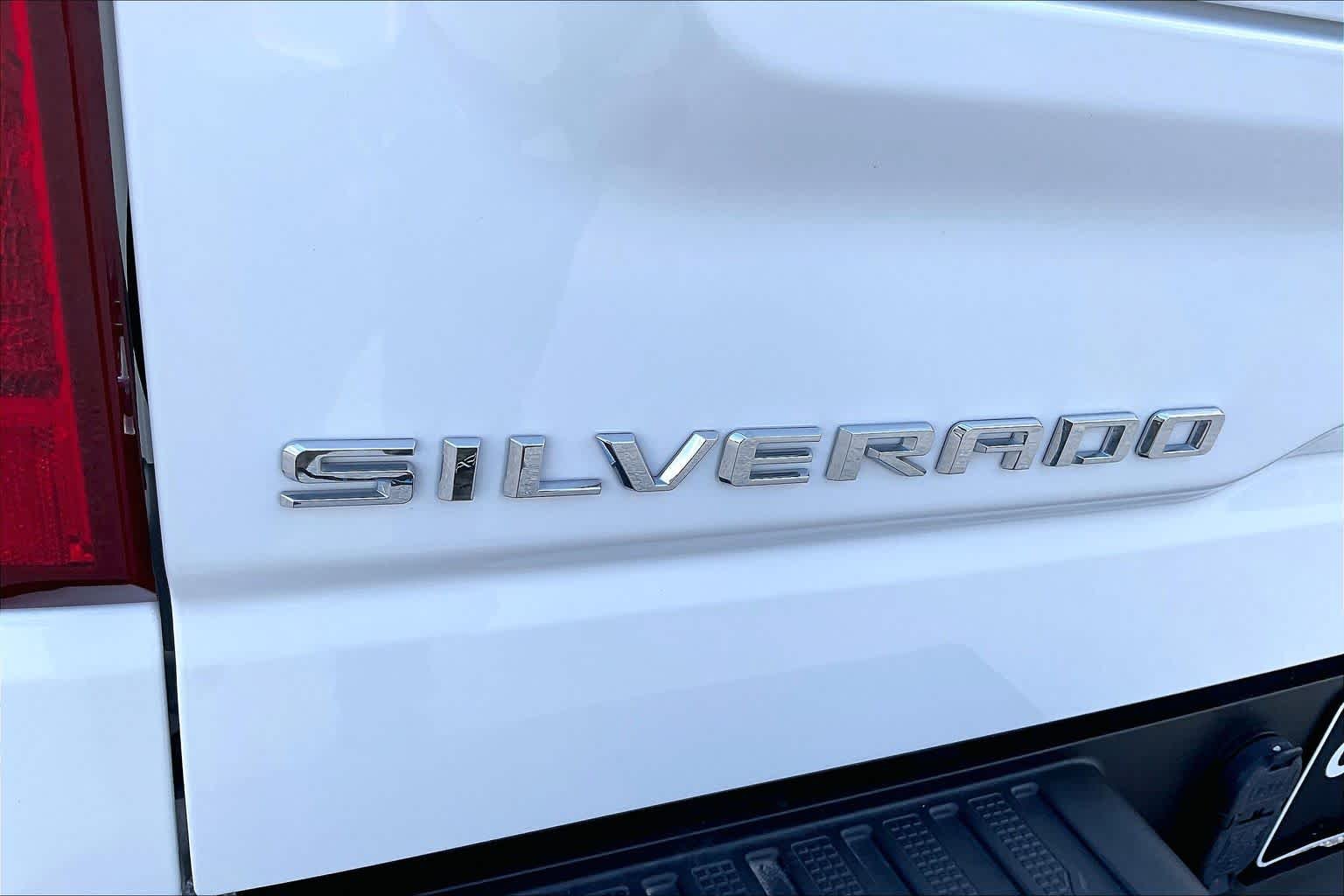 Used 2023 Summit White Chevrolet LT image 10