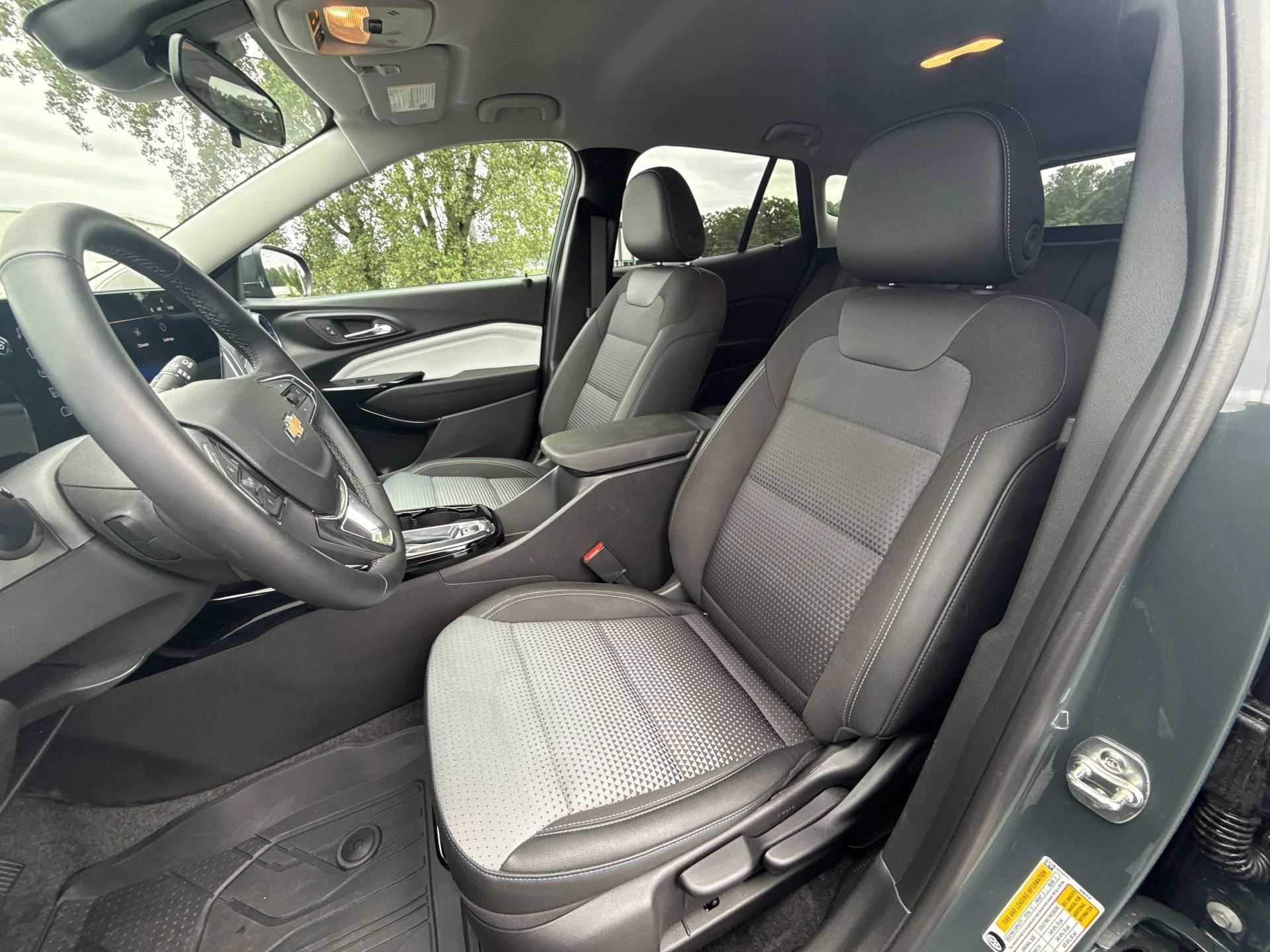 2025 Chevrolet Trax LT - Photo 11