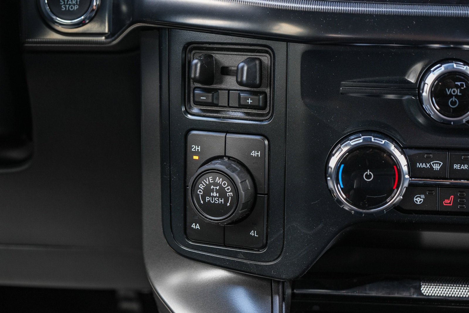 New 2026 Carbonized Gray Metallic Ford Lariat® image 17