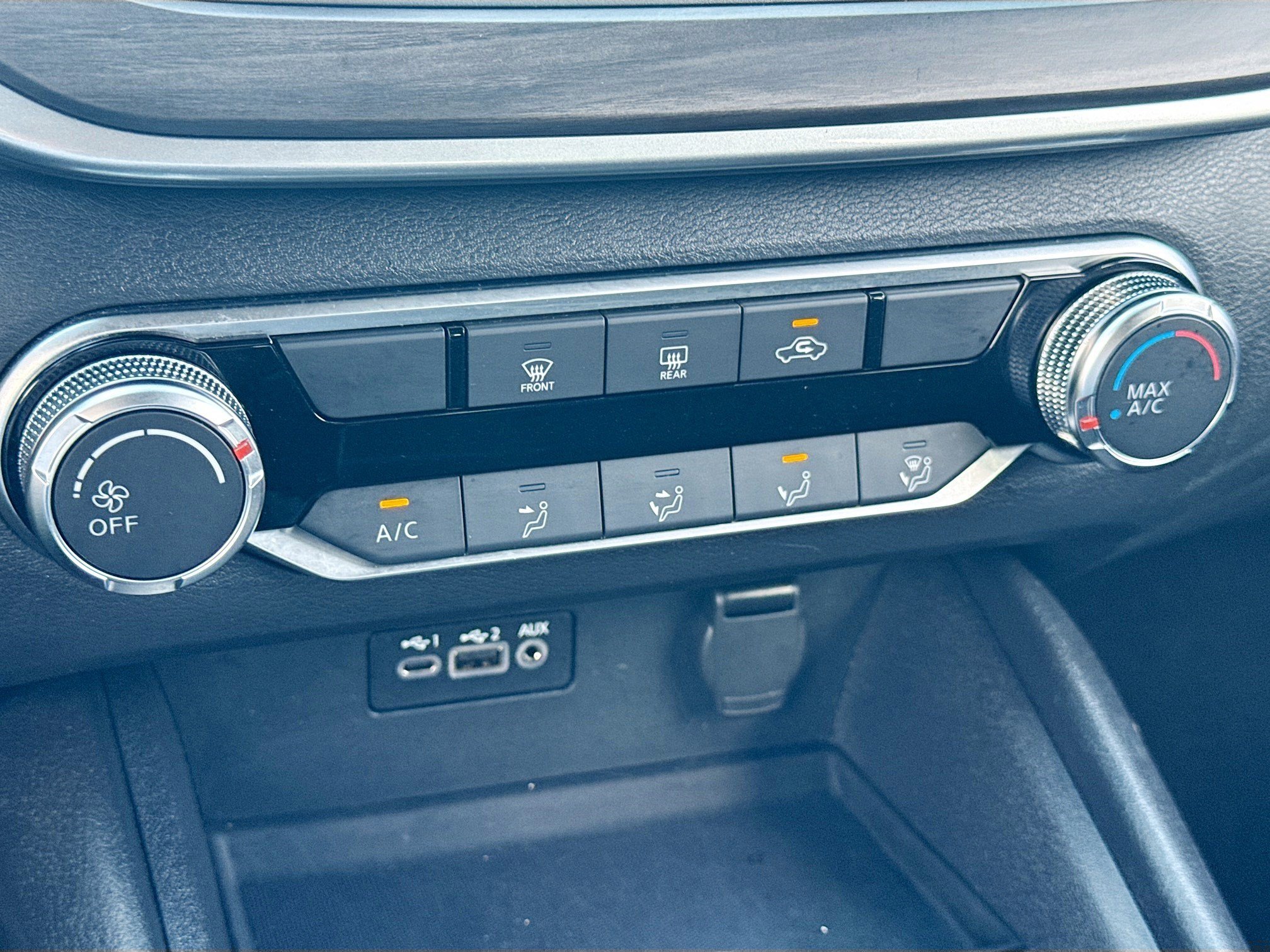 Used 2025 Glacier White Nissan SV image 16
