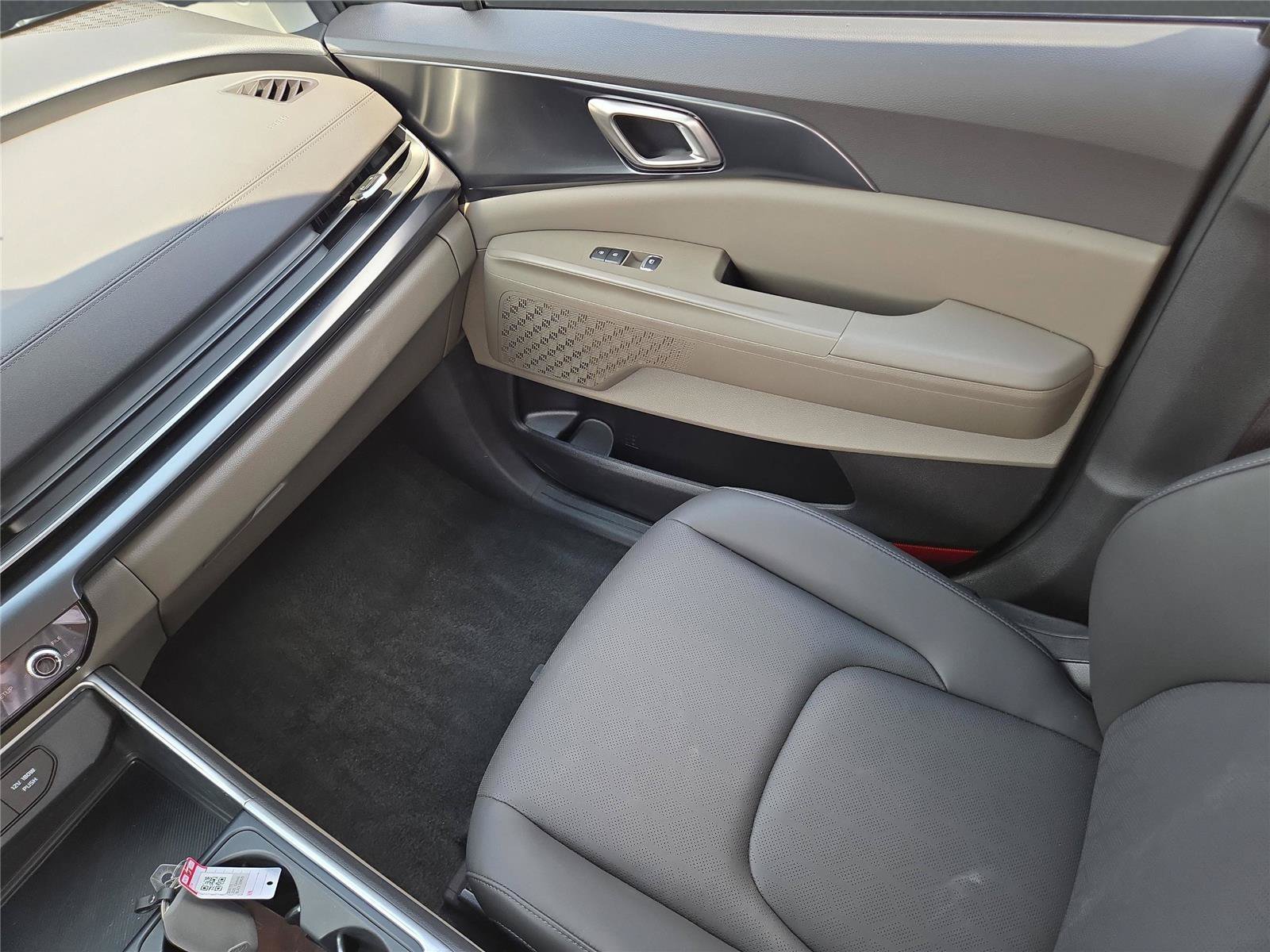 2025 Kia Carnival LXS - Photo 13