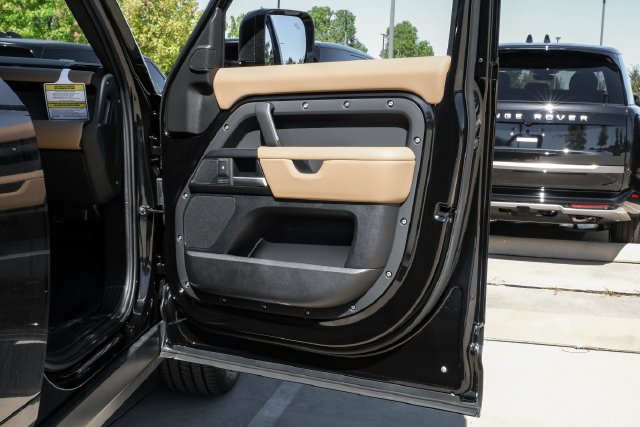 New 2026 Santorini Black Land Rover X image 40