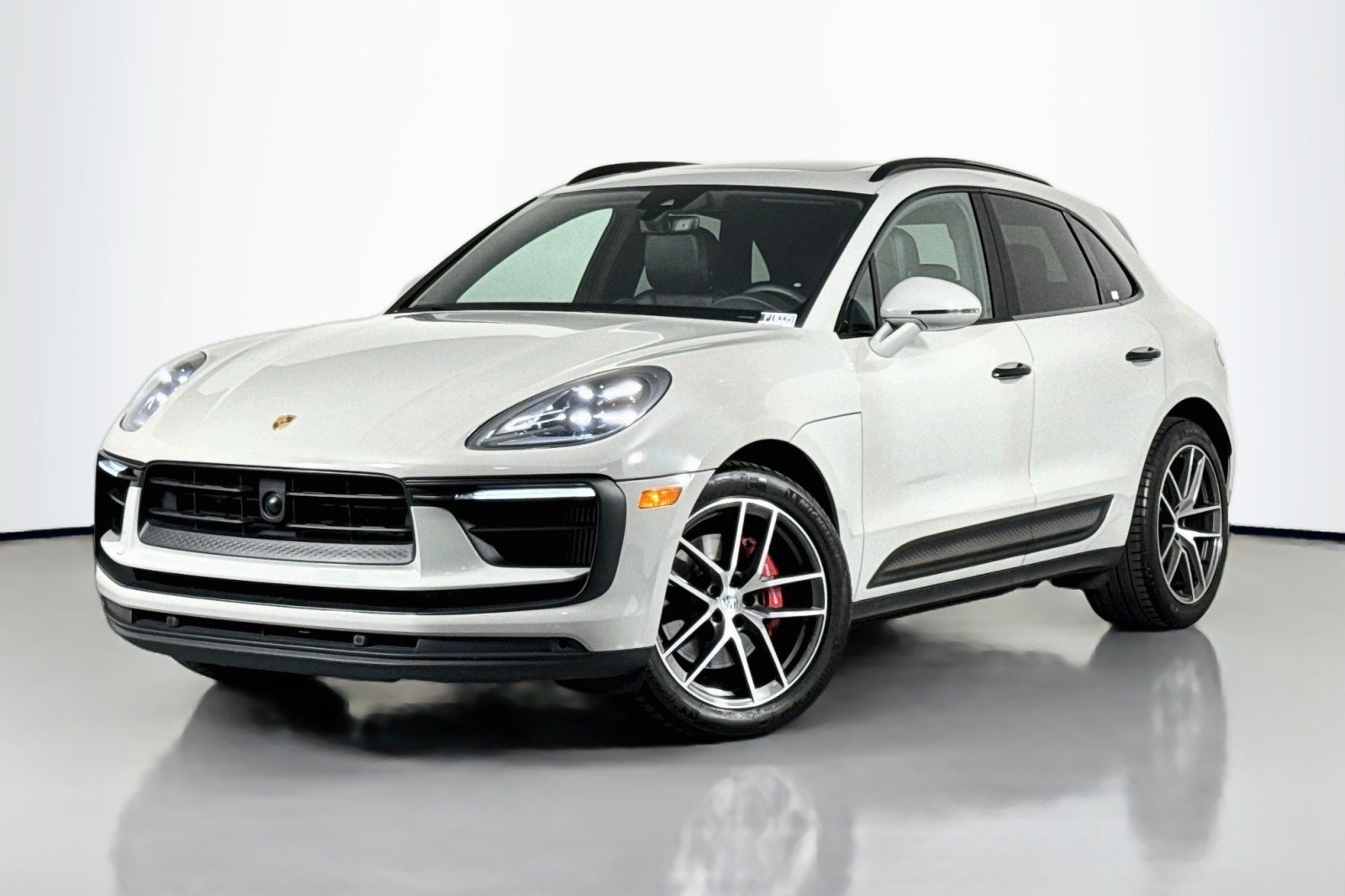 2023 Porsche Macan S's photo