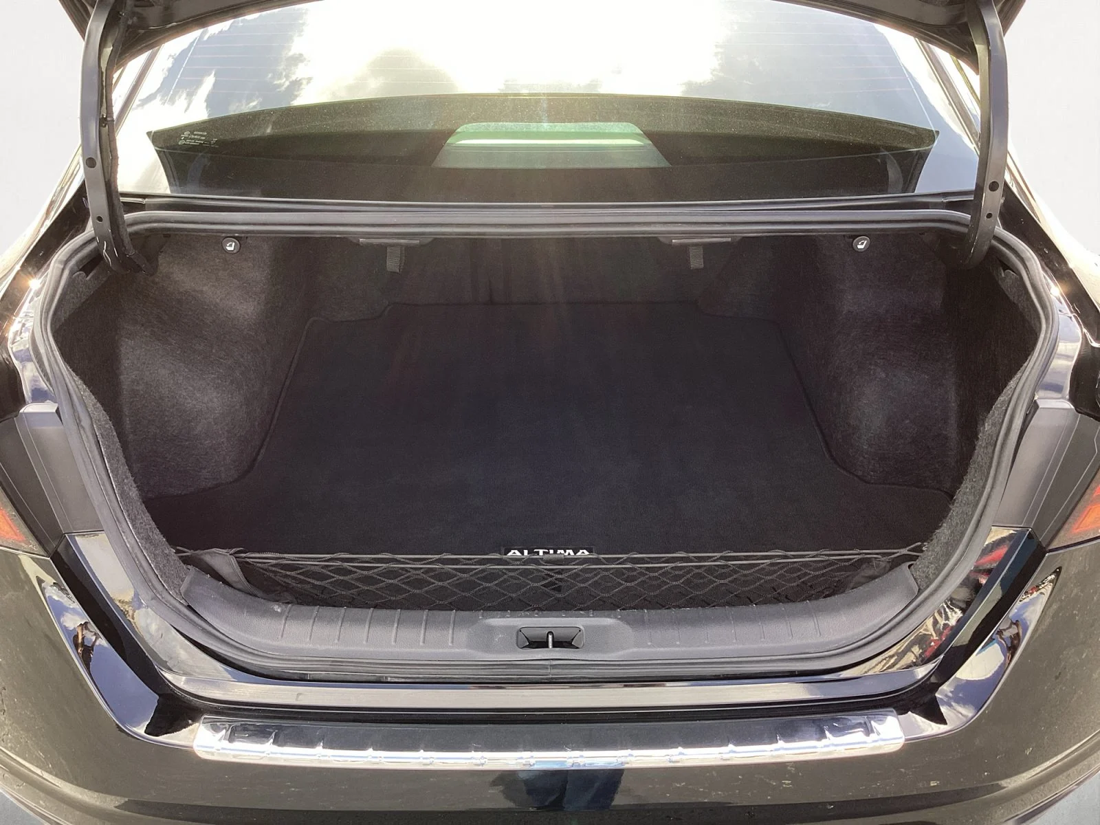 Certified Used 2023 Super Black Nissan 2.5 SR image 16