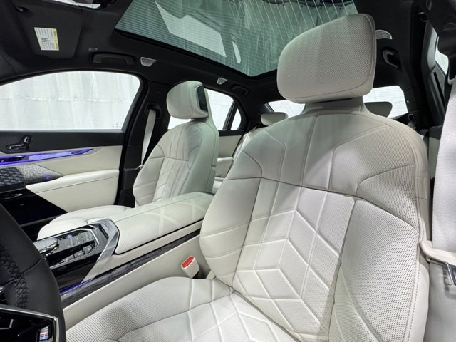 New 2026 Oxide Grey Metallic BMW 760i xDrive image 19