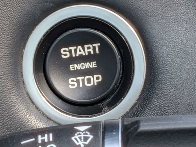 Used 2021 Black Land Rover R-Dynamic HSE image 35