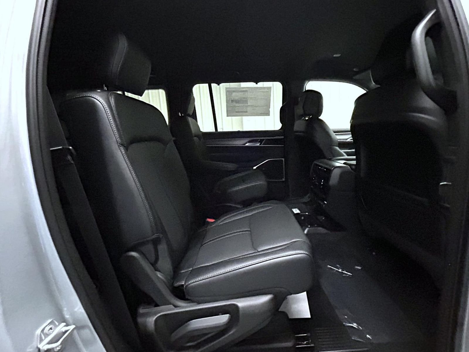New 2026 Silver-Zynith Exterior Paint Jeep Limited Altitude image 18