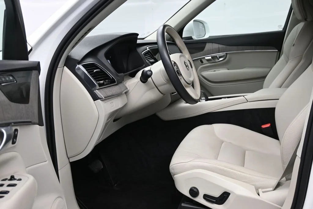 Certified Used 2024 Crystal White Volvo Plus image 9