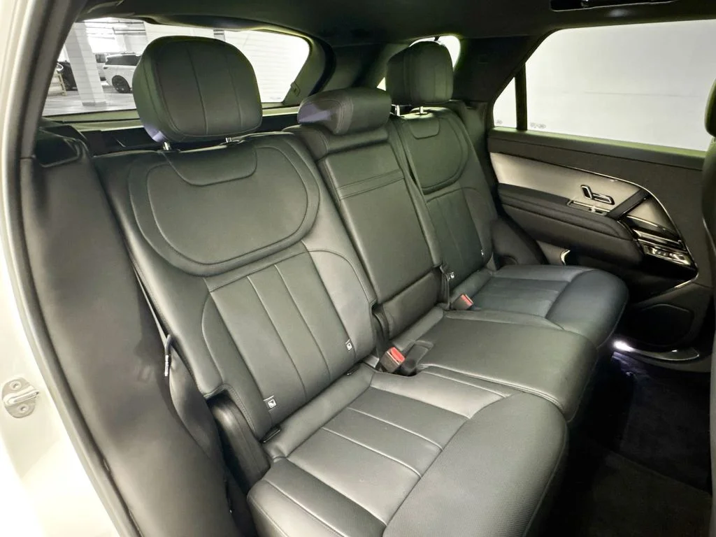 Certified Used 2023 White Land Rover SE Dynamic image 28