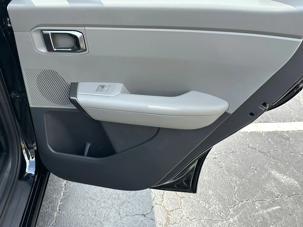 New 2027 Black Kia X-Line S image 16