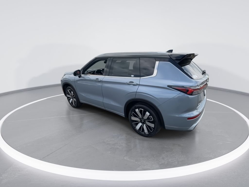 New 2026 Gray Mitsubishi SEL image 6