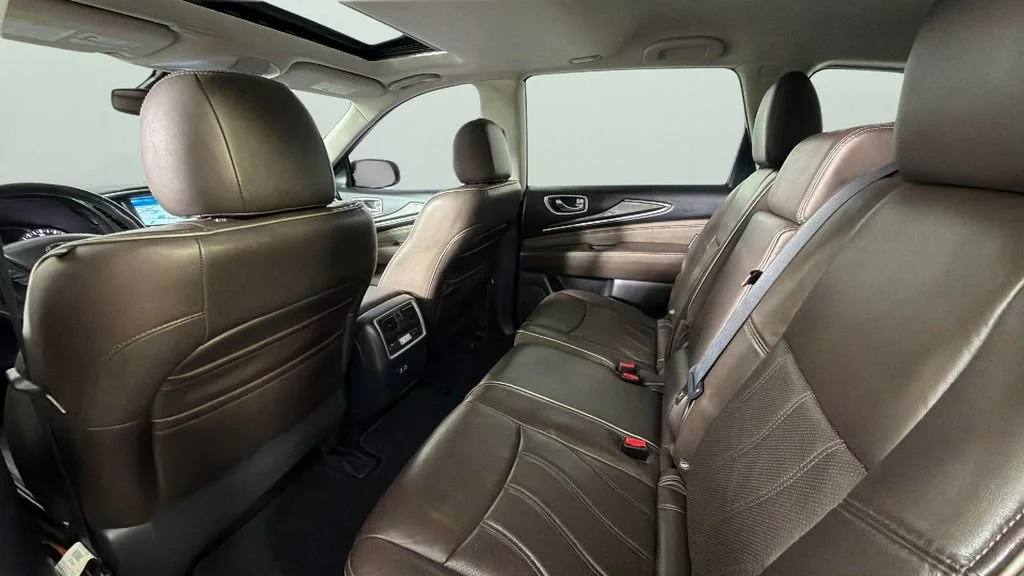 Used 2019 White INFINITI LUXE image 30