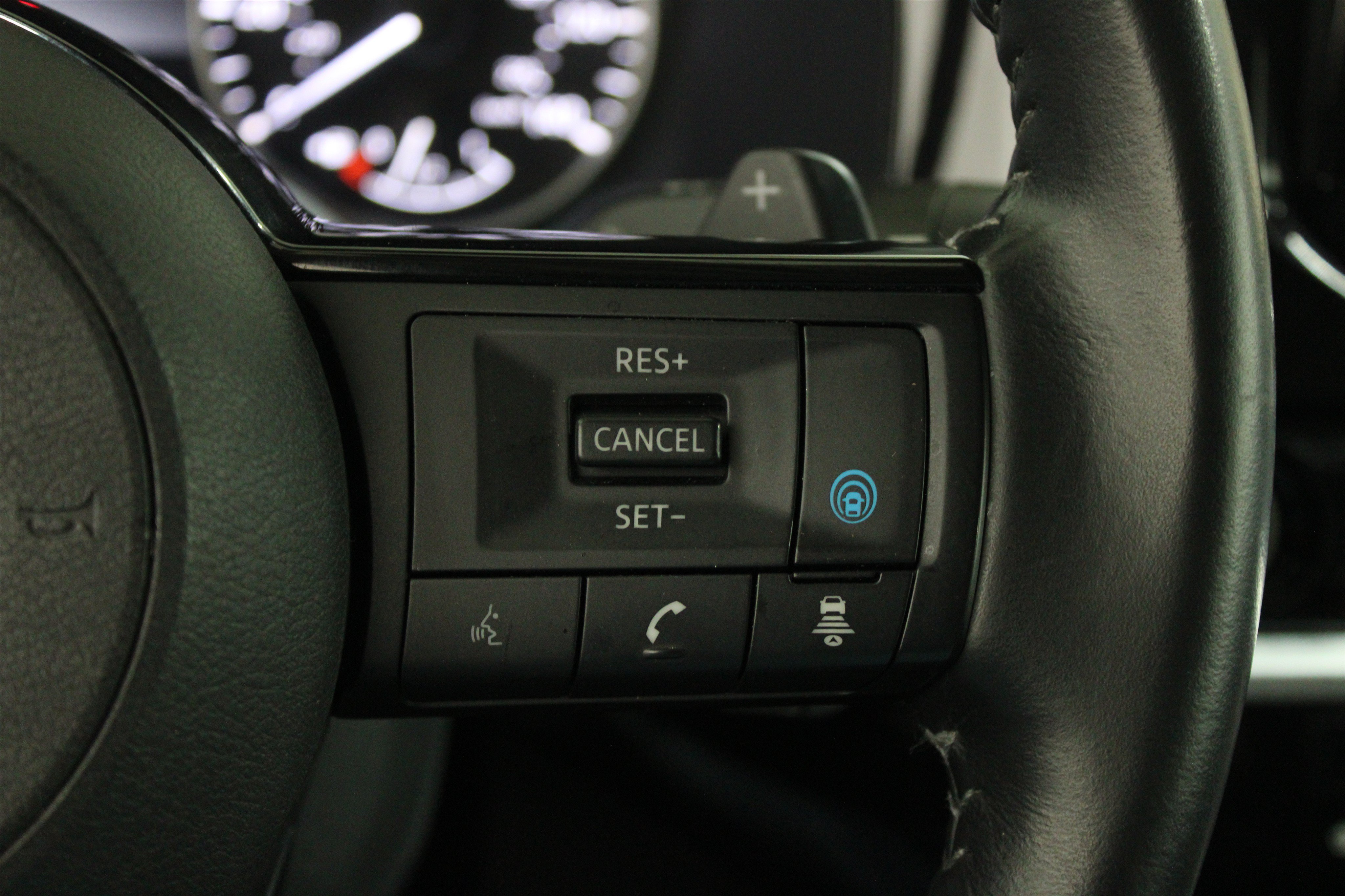 Used 2022 Super Black Nissan SV image 9