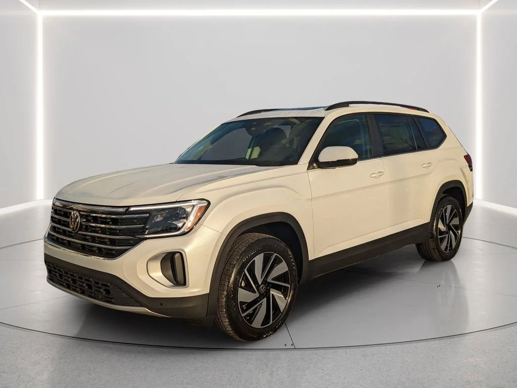 New 2026 White/off-white Volkswagen 2.0T SE w/Technology image 4