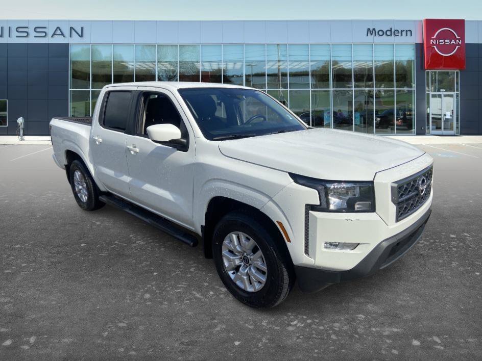 Used 2024 Glacier White Nissan SV image 3