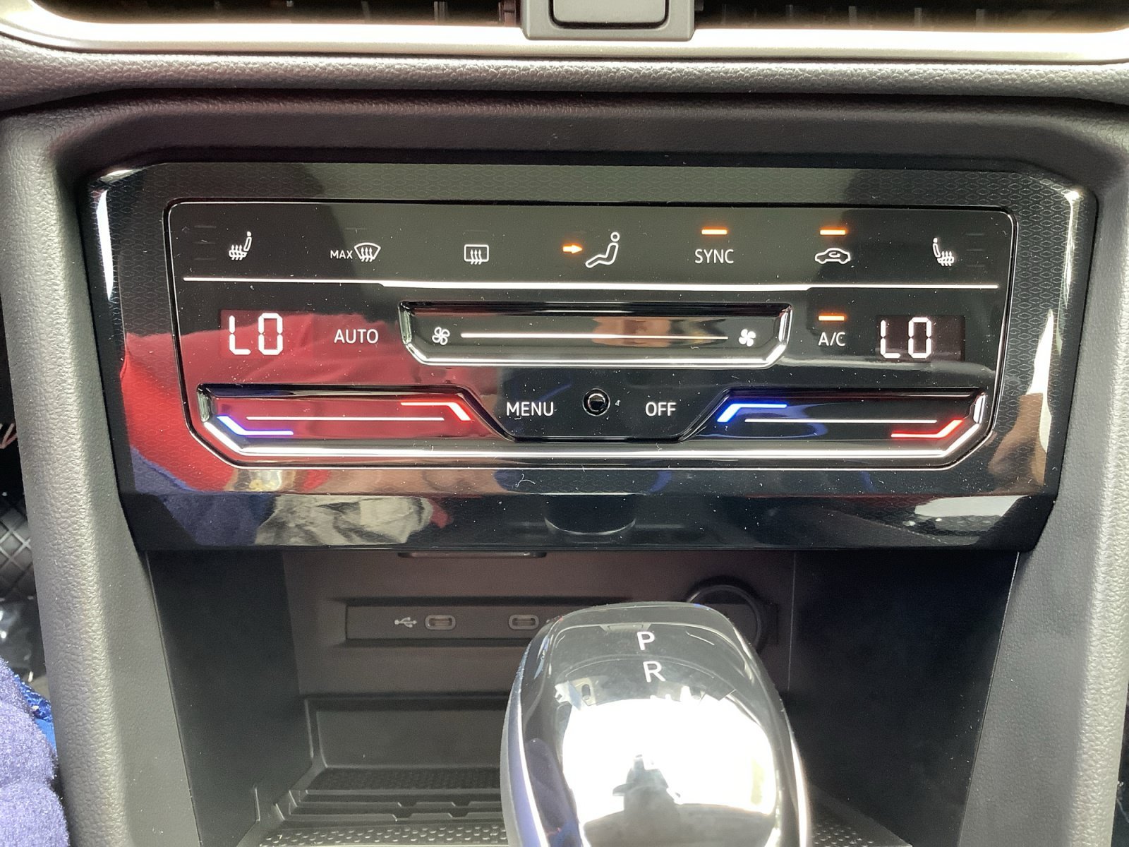 New 2026 Monument Gray w/Deep Black Roof Volkswagen SE Black image 18