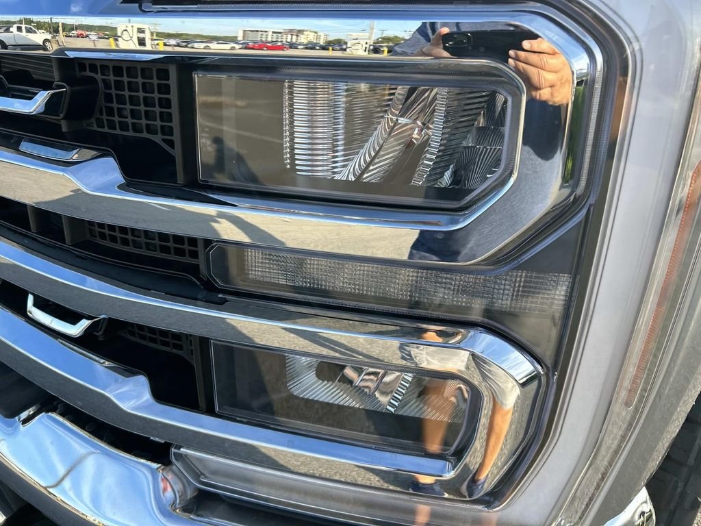 New 2027 Iconic Silver Metallic Ford F-250® Lariat® image 9