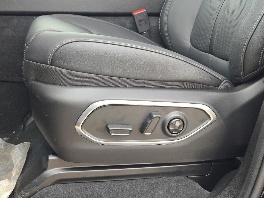 New 2026 High Gloss Black Jeep Limited Altitude image 28
