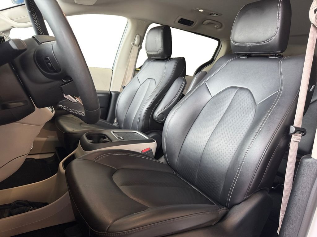 Used 2024 White Chrysler Touring L image 25