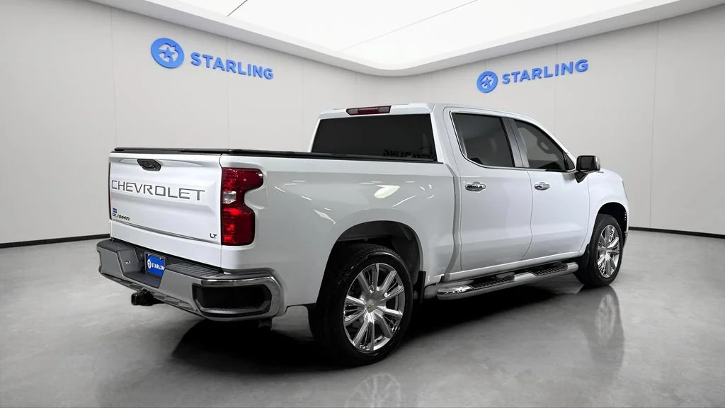 Used 2024 Summit White Chevrolet LT image 9