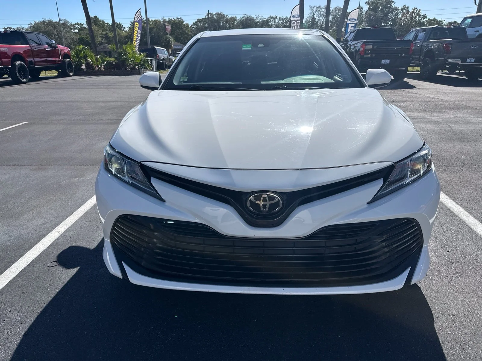 Used 2018 White Toyota LE image 2