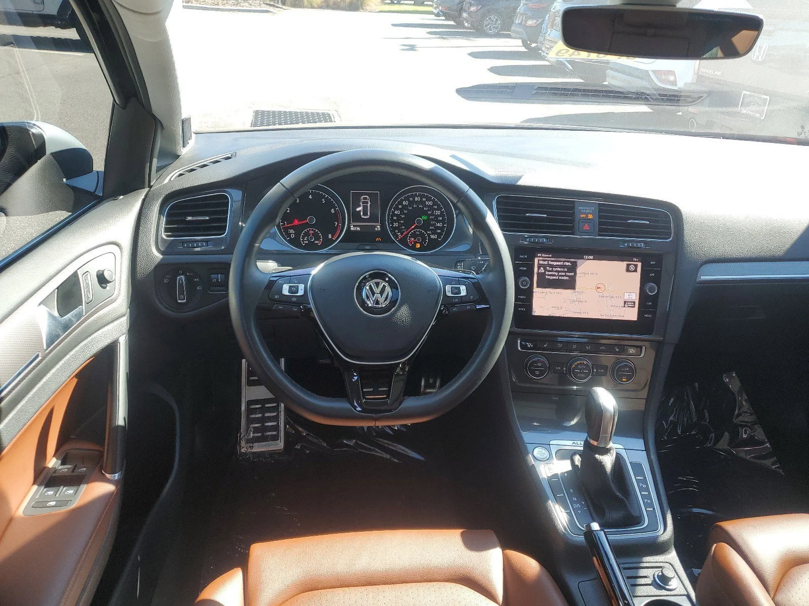 Used 2019  Volkswagen S image 25