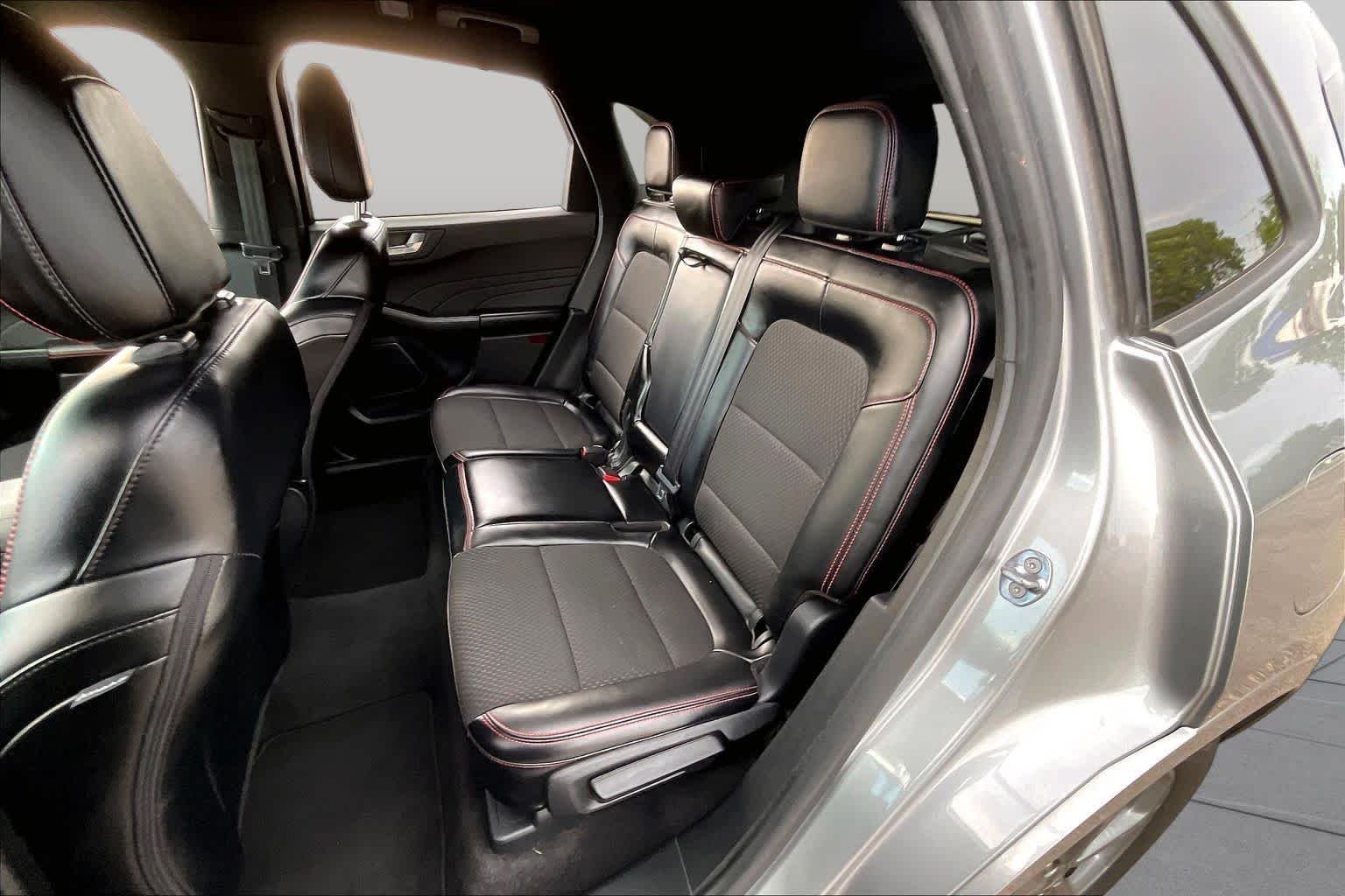 Used 2024 Iconic Silver Metallic Ford ST-Line image 20