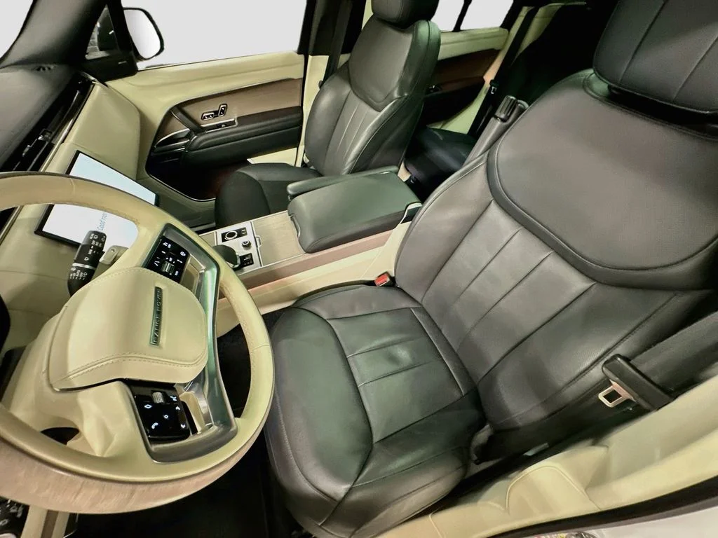 Used 2023 Fuji White Land Rover SE image 5