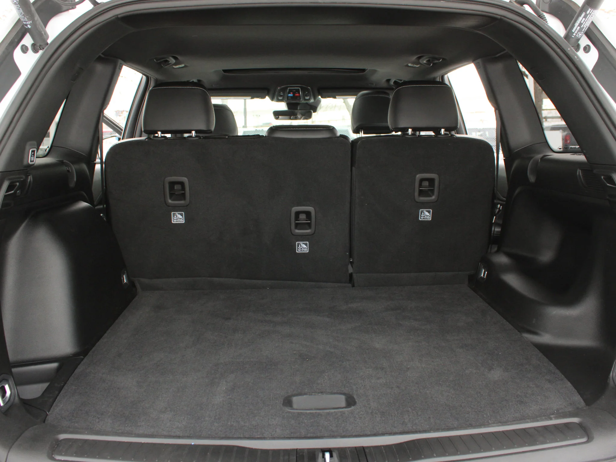 Certified Used 2025 White Jeep Altitude * No Accidents | Trailer Tow Pack | V6 | Adaptive Cruise | Sunroof image 18