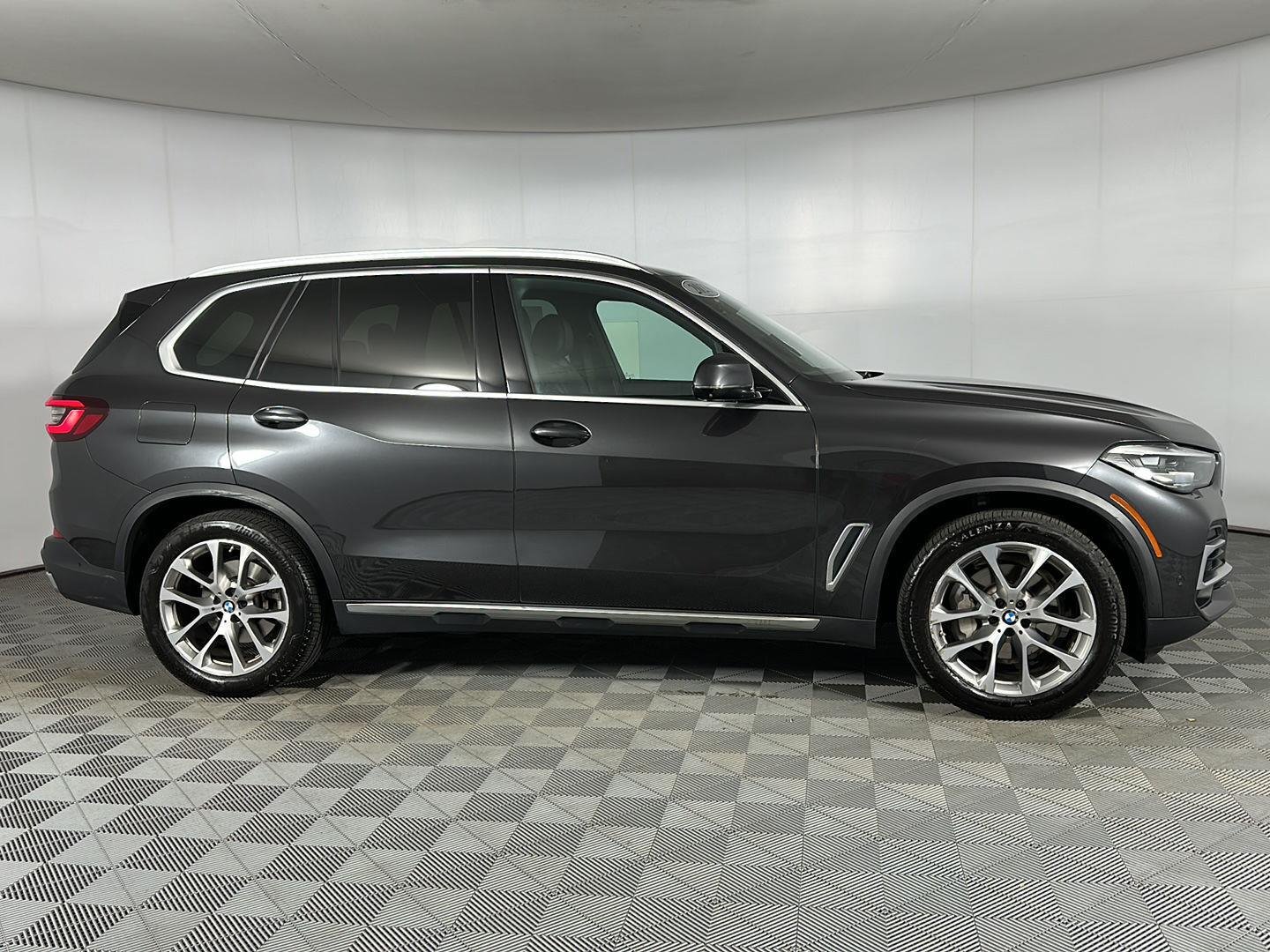 Used 2023 Dark Graphite Metallic BMW xDrive40i image 29