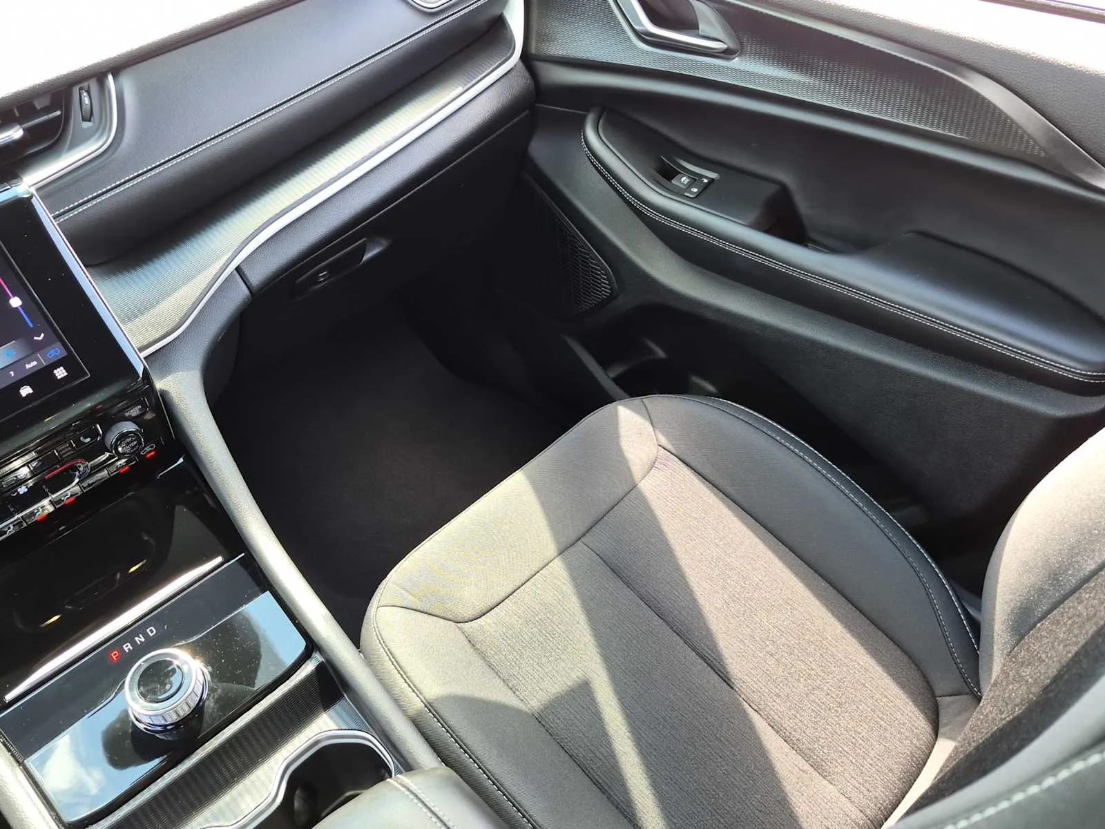 Used 2024 Silver Zynith Jeep Laredo X image 17