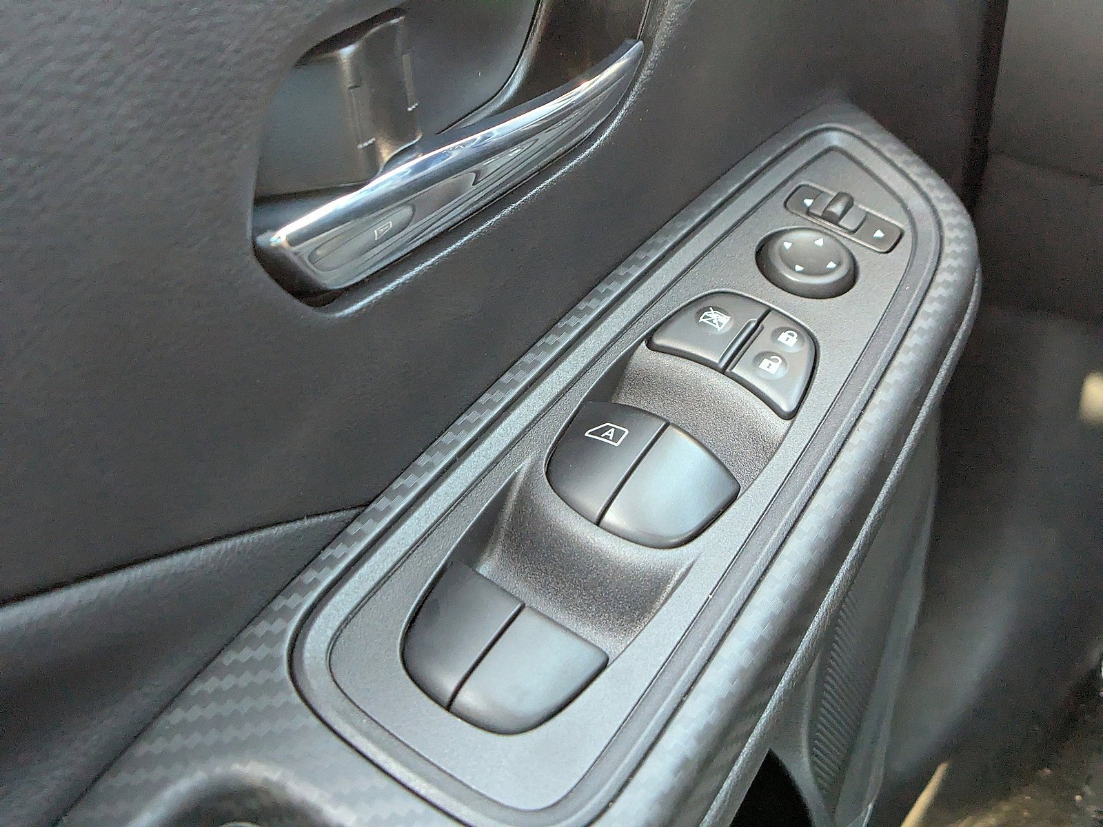 2025 Nissan Versa Sedan SV - Photo 17