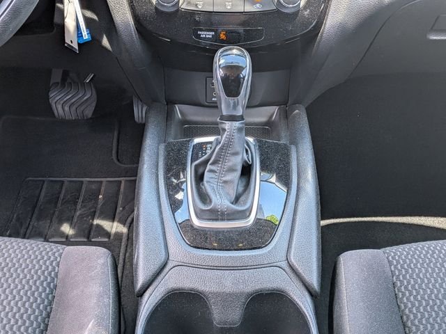 Used 2018 White Nissan S image 19