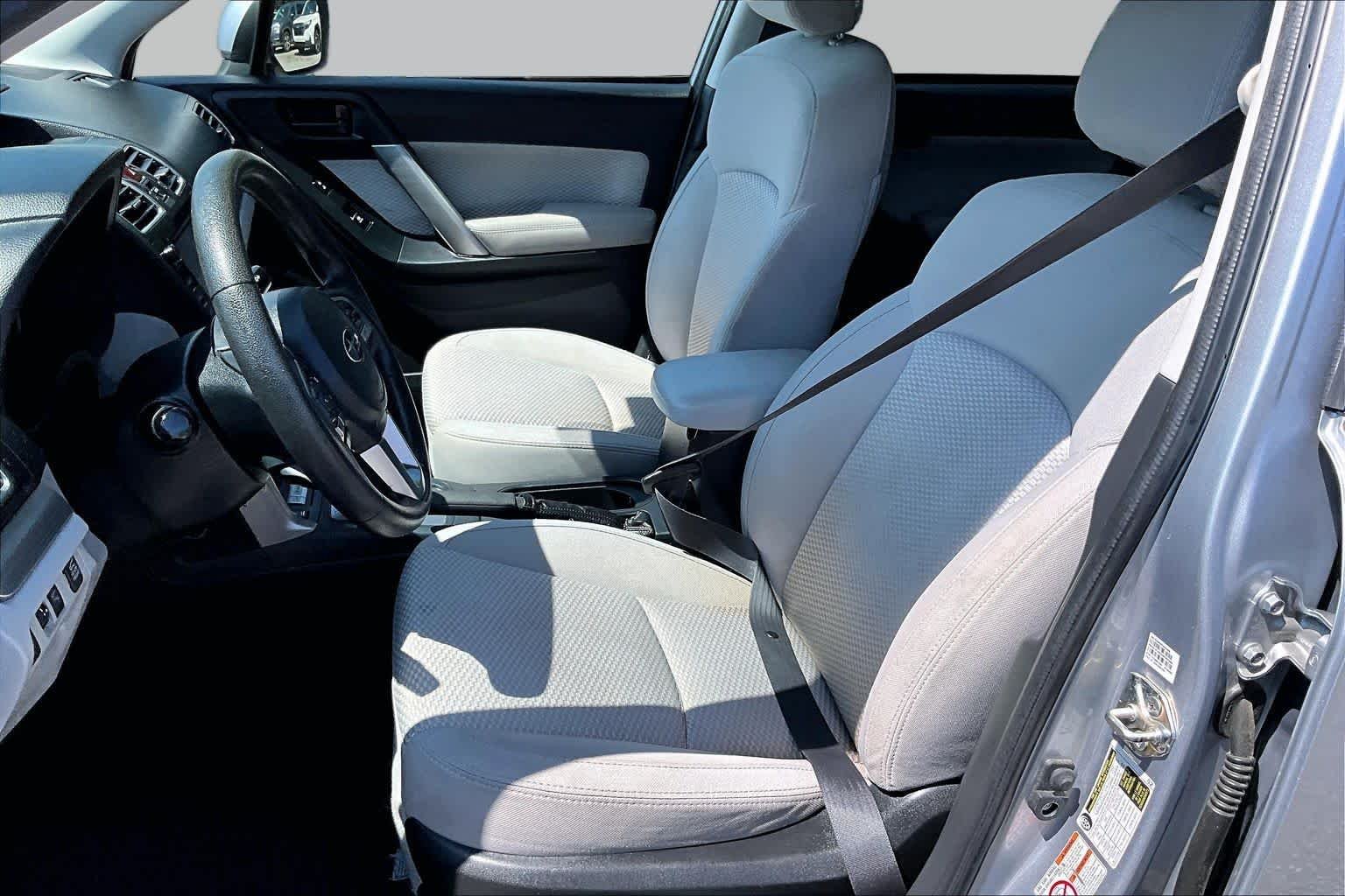 Used 2017 Ice Silver Metallic Subaru Premium image 7