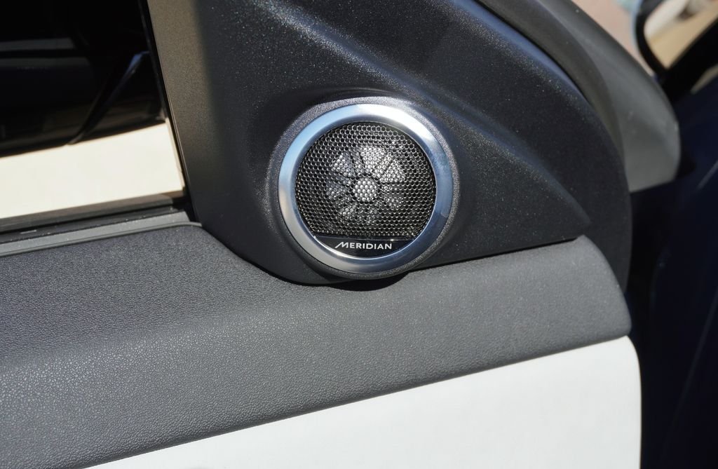 New 2026 Tribeca Blue Land Rover S image 12