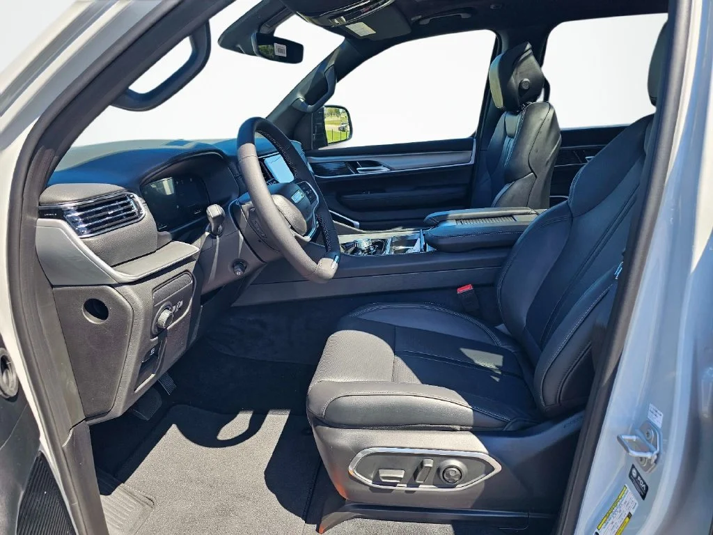 New 2026 Ghost Exterior Paint Jeep Limited Altitude image 16