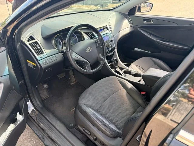 Used 2012 Black Hyundai SE image 5
