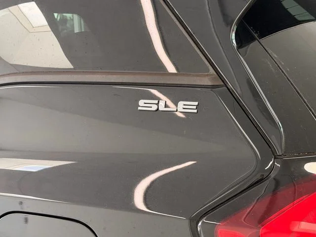 Used 2018 Black GMC SLE image 11