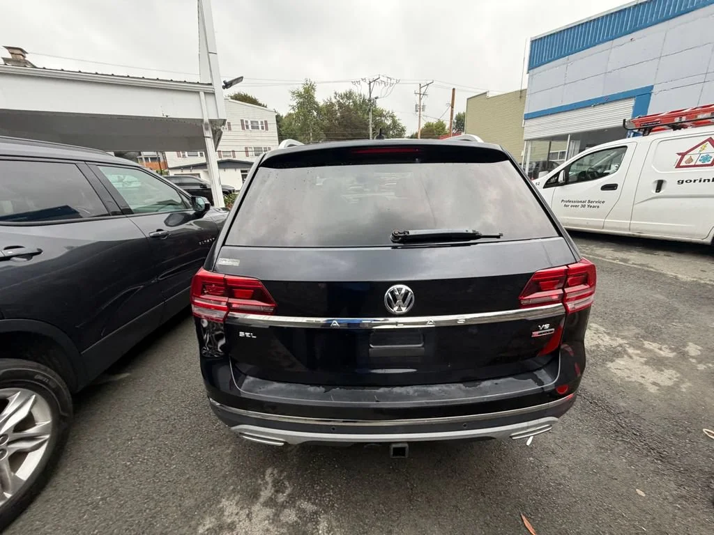 Used 2018 Black Volkswagen 3.6L V6 SEL image 4