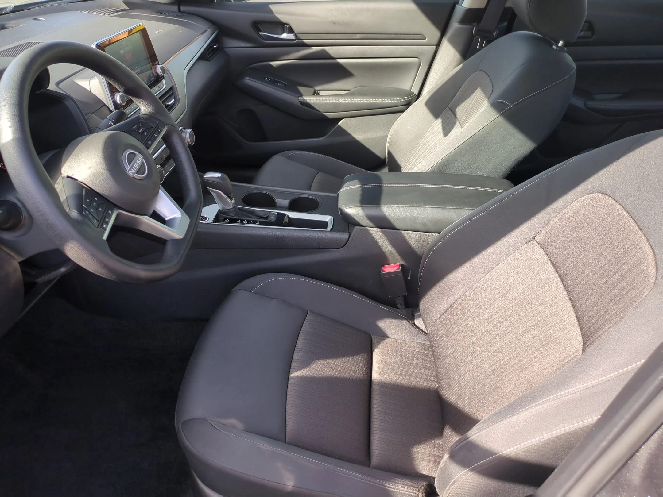 2025 Nissan Altima SV - Photo 13