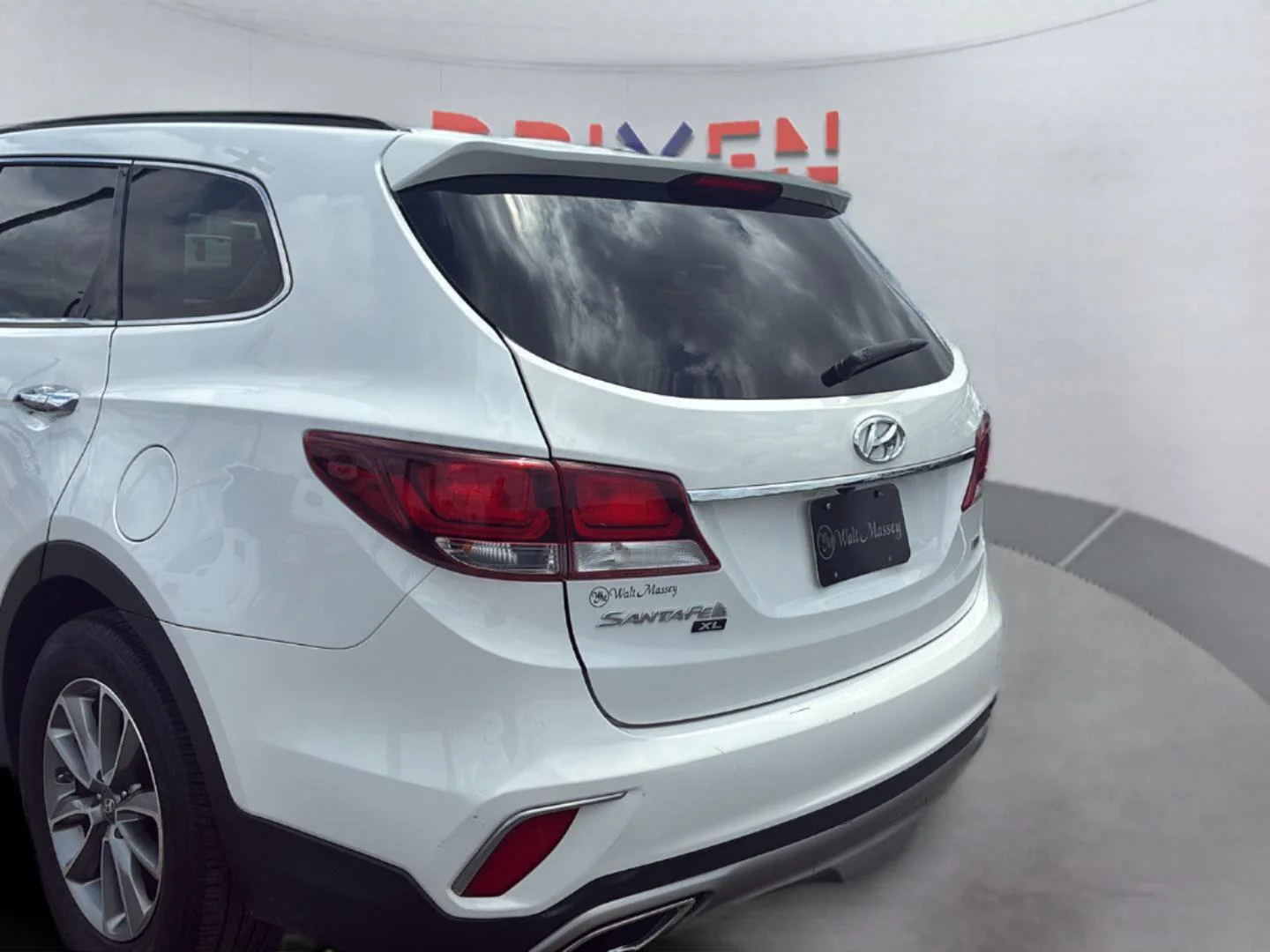 Used 2019 Monaco White Hyundai SE image 2