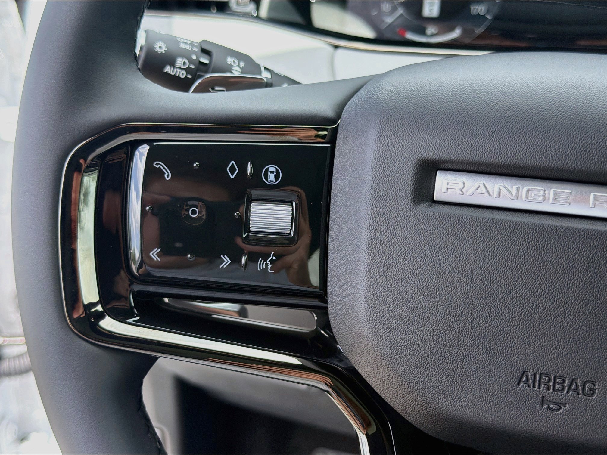 New 2026 Ostuni Pearl White Land Rover Hoxton Edition image 37