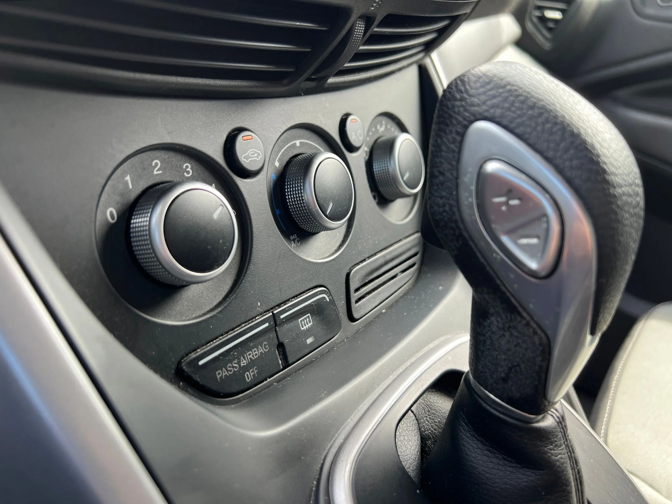 Used 2013 Ruby Red Ford SE image 27