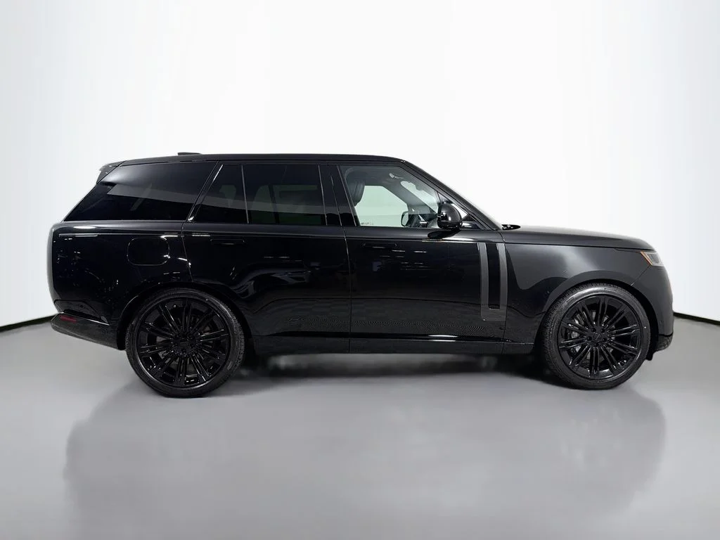 New 2026 Santorini Black Land Rover SE image 4