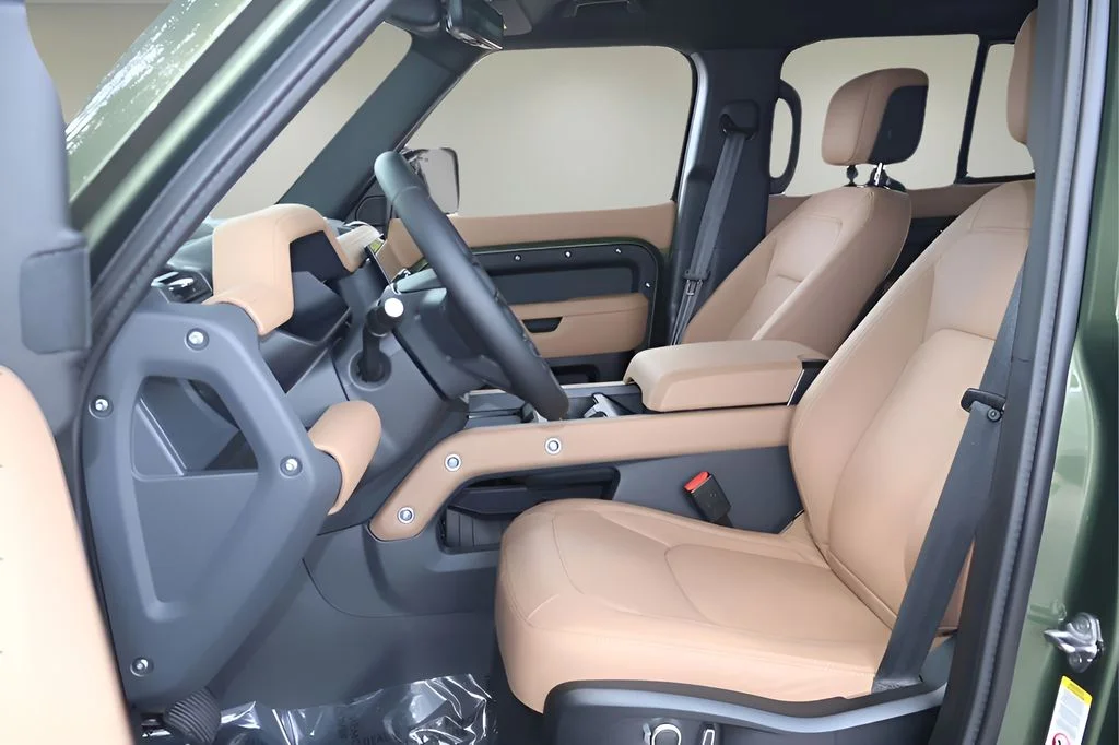 New 2026 Woolstone Green Land Rover X-Dynamic SE image 11