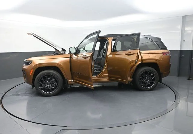 New 2026 Copper Shino Metallic Clear-Coat Exterior Paint Jeep Summit image 38