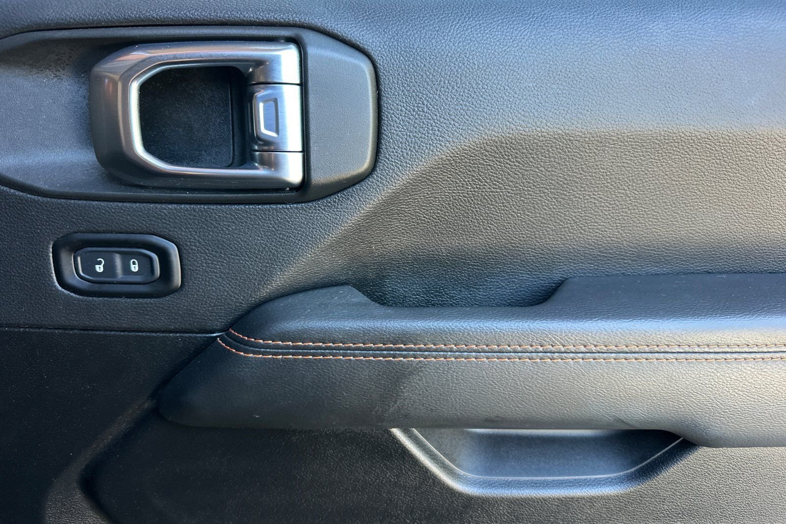 Used 2022 Gray Jeep Mojave image 22