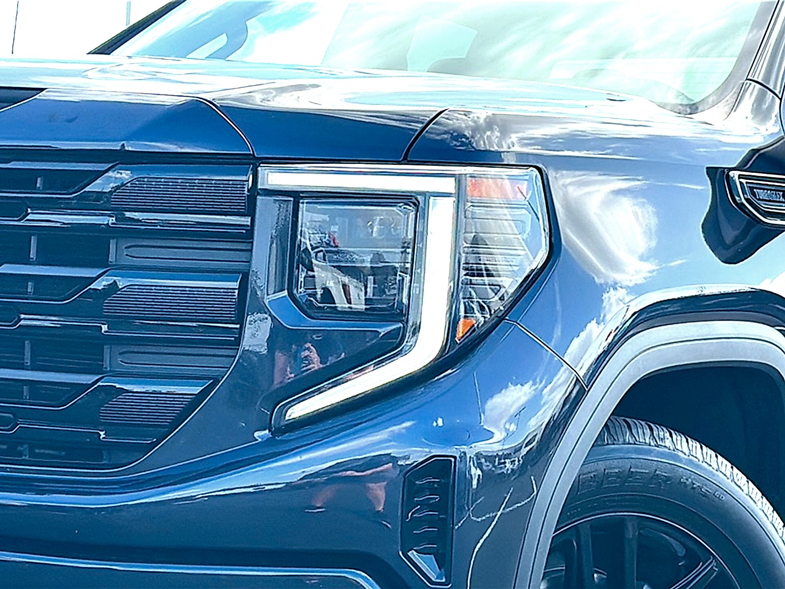 Used 2025 Titanium Rush Metallic GMC Elevation image 4