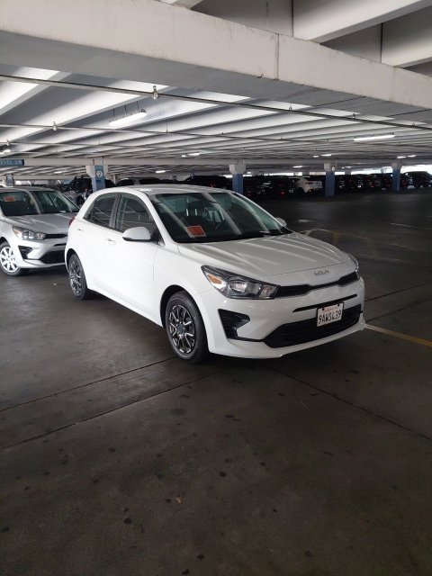 Used 2022 White Kia S image 3